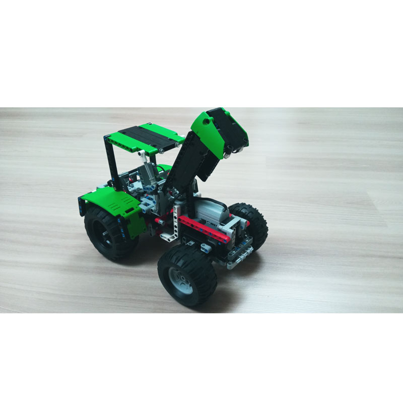 Urban Farming Usa - MOC-80667 Miejski Traktor Rolniczy Średniej Wielkości